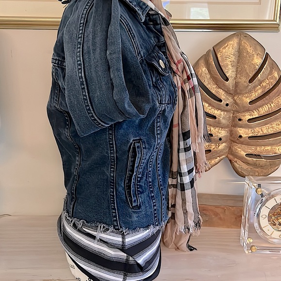 Trendy BlankNYC jean jackets in deep dark blue denim - Picture 7 of 12